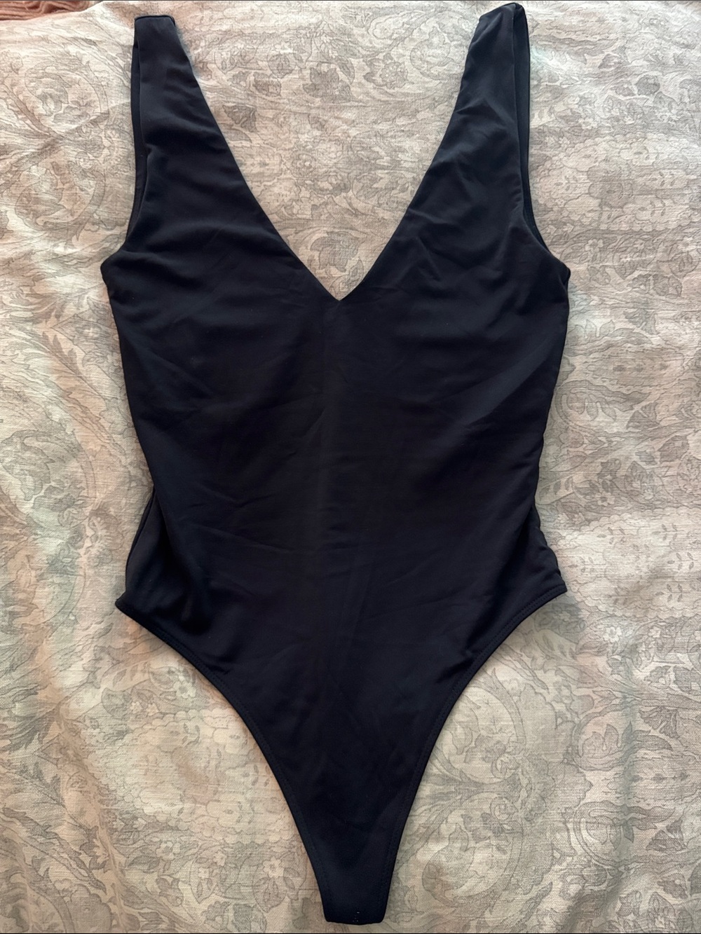 Aritzia Babaton V-neck Black Bodysuit